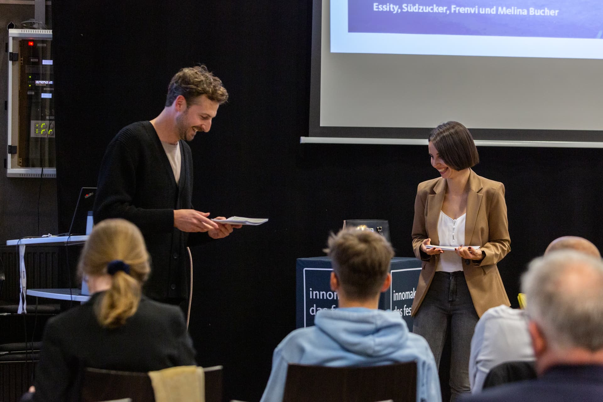 Marc Zimmer mit seiner Kollegin Eliska Mastrakova beim innomake festival 2022 zum Thema Circular Economy in Mannheim          
